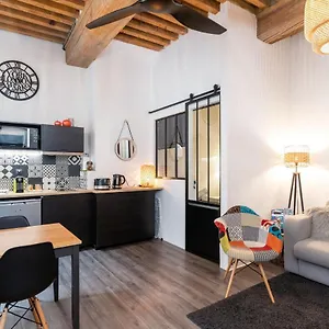https://le-14-sathonay.hotels-rhonealpes.com