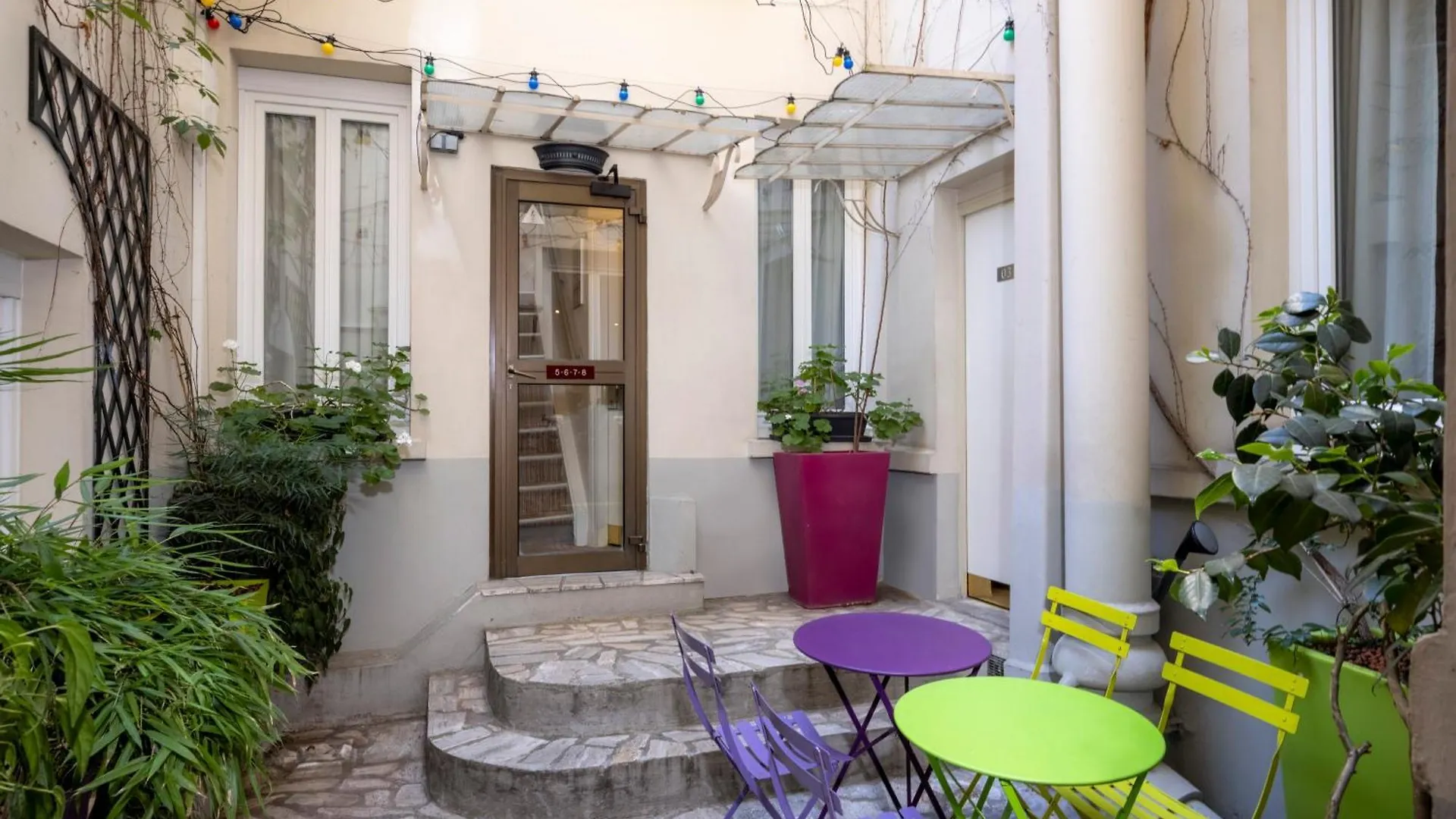 ***  Hotel Marais De Launay Paris France